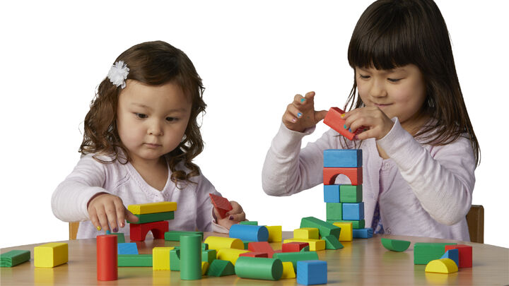 9210 two girls with blocks